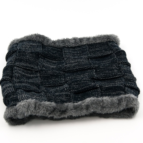 Redess Beanie & Scarf Set - Picture 2 of 6